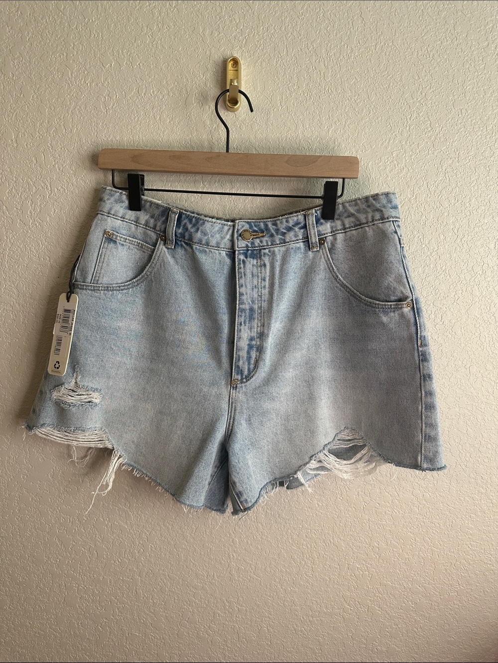 NWT ROLLA'S Dusters High Rise Distressed Denim Shorts - Size 32 - Picture 4 of 6